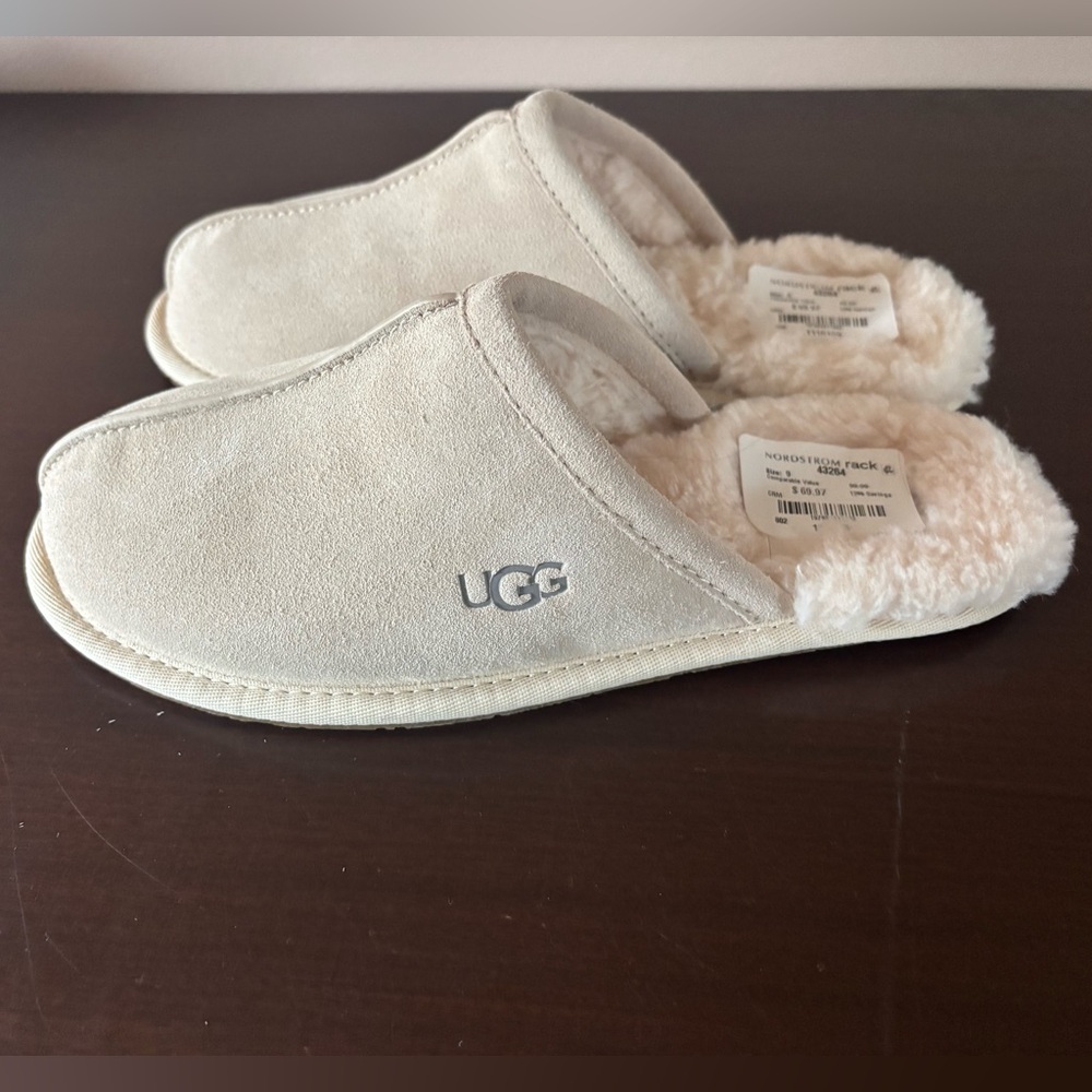 *BRAND NEW* Sand Ugg Slippers